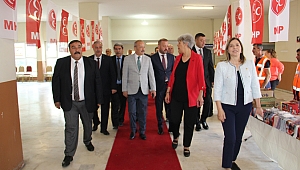 Dinar'da MHP'li 2 milletvekili ve MYK Üyeleri Halkla Buluştu