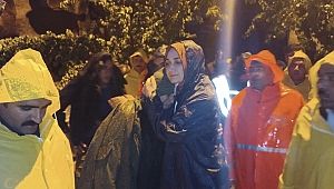Valimiz Doç. Dr. Kübra Güran Yiğitbaşı, Zor Durumda Kalan Vatandaşı Bağrına Bastı