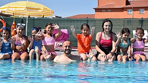Belediye Başkanımız Çocuklarımızla Birlikte Kulaç Attı