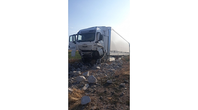 Dinar’da Çölovasında Tır Kazası