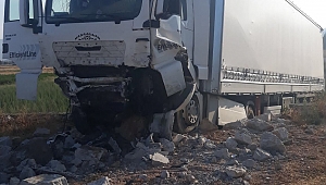 Dinar’da Çölovasında Tır Kazası
