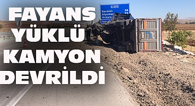 Dinar'da Fayans Yüklü Kamyon Devrildi
