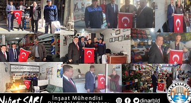 Dinar'da 29 Ekim’de esnaflarımıza Şanlı Türk bayrağımızı takdim ettik