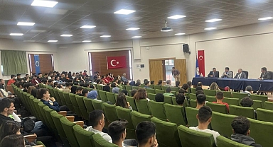 KAYMAKAM DURU YÜKSEK OKULDA ÖĞRENCİLERLE BİR ARAYA GELDİ