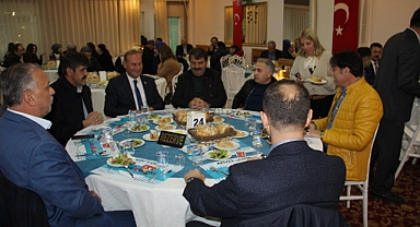 Dinar’da Türk Sağlık-Sen Üyeleri Yemekte Buluştu