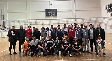 Dinar Kaymakamı Voleybol Turnuvasında Heyacana Ortak Oldu