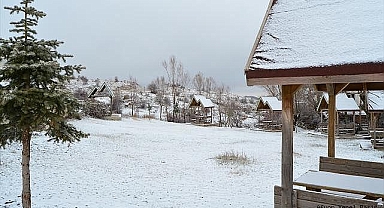 Afyonkarahisar'ın yüksek kesimlerinde kar yağışı etkili oldu