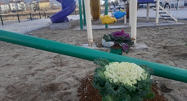 Çocuk Oyun Parklarımızı renklendirmeye devam ediyoruz