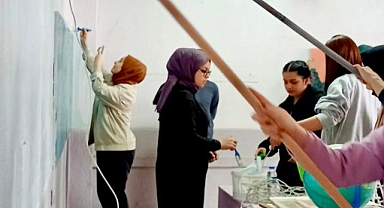Dinar'da Üniversite Öğrencileri Köy Okulunu Boyadı