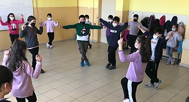 MENDERES İLKOKULU’NDA HALK OYUNLARI KURSU AÇILDI.