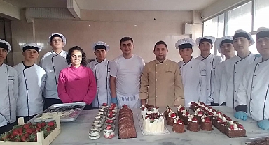 Saray Pastanesinde Öğrenciler Pasta Yaptı