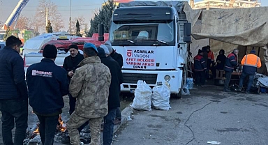 Dinar Acarlar Vagon Ekipleri Kahramanmaraş’ta depremzede vatandaşlarımıza yemek dağıttı