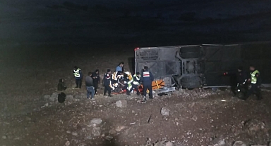 Yolcu Otobüsü Devrildi, Çay Konya Dinar Çöl Ovası Karayolunda