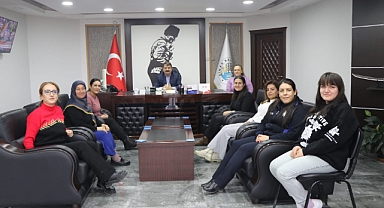 Kadın Personellerimizden Belediye Başkanımız Nihat Sarı’ya teşekkür