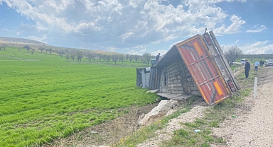 Dinar Karabedir Mevkiinde Yine TIR devrildi