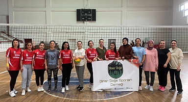DİNAR DOĞA SPORLARI KADIN VOLEYBOL TURNUVASI BAŞLADI