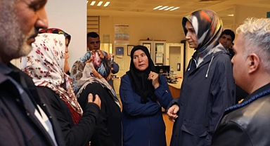 Afyon Valisi Yiğitbaşı Heyelanda Yaralanan Vatandaşı Dinar'da Ziyaret Etti