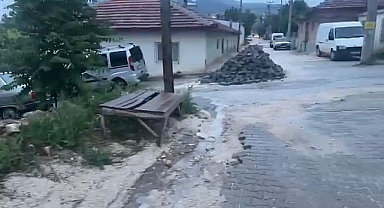 Dinar'da bir eve yıldırım düştü