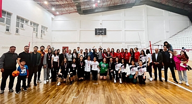 DİNAR DOĞA SPORLARI KADINLAR VOLEYBOL TURNUVASI SONA ERDİ