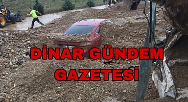 Yoğun yağmur yağışı sel ve toprak kaymasına sebep oldu