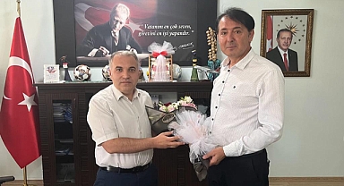 KAYMAKAMIMIZ İLÇE EMNİYET MÜDÜRÜNÜ ÖDÜLLENDİRDİ