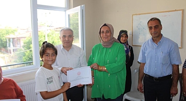 İlçe Kaymakamımız Kemal Duru SODAM Kursiyerlerine Sertifikalarını Takdim Etti