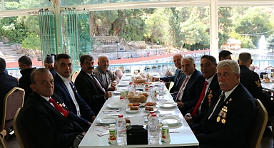 Belediyemizden Şehit Ailelerimiz ve Gazilerimize yemek ikramı