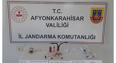 Afyon'da Yol Kontrolü sırasında esrar maddesi yakalandı