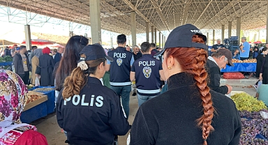Dinar Emniyeti Salı Pazar Yerinde Buroşür Dağıttı