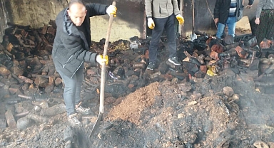 Dinar Çiçektepe Köyünde 3 Ev Yandı