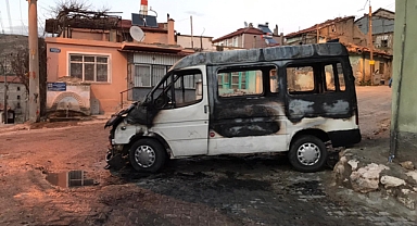 Dinar'da Araç Alev Aldı