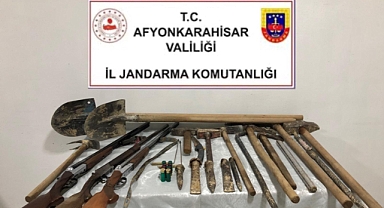 Dazkırı'da Kaçak Kazı Yapan 4 Şahıs Suçüstü Yakalandı