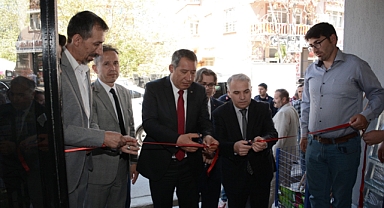 Başkan Veysel Topçu, Ezelioğlu Yapı Market'in Açılışına Katıldı
