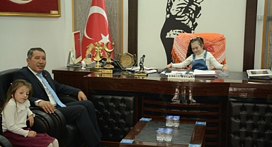 Belediye Başkanı Veysel Topçu, 23 Nisan’da Koltuğunu Çocuklara Devretti