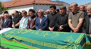 Değerli Büyüğümüz Yargıtay Üyemiz İsa Çelik’in Annesi Dualar Eşliğinde Toprağa Verildi