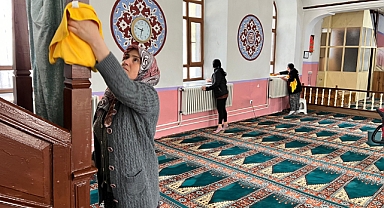 Dinar'da Ramazan Bayramı Öncesi Camilerimizde Temizlik Yapıldı
