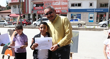 Dinar Belediye Başkanımız Veysel Topçu Halk Eğitim Merkezi Değerli Zamanlar Sergisine Katıldı