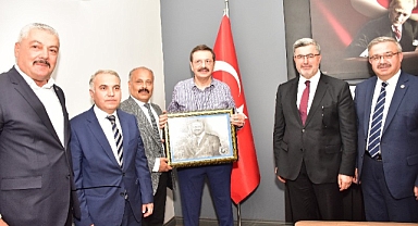 Dünya Odalar Federasyonu ve Türkiye Odalar ve Borsalar Birliği Başkanımız Hisarcıklıoğlu Dinar Ticaret ve Sanayi Odasını Ziyaret Etti