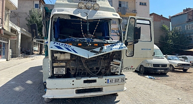 “Dinar Çarşı Merkezin'de Maddi Hasarlı Kaza Meydana Geldi”