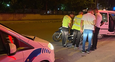 Dinar’da Emniyet Ekipleri Ehliyetsiz ve Egzozu Açık Motor Sürücülerine Göz Açtırmıyor