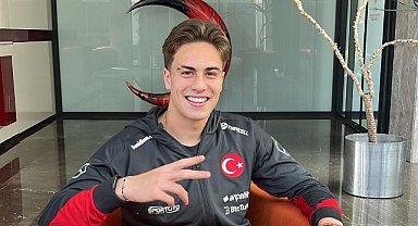 “Juventus, Dinarlı Hemşehrimiz Kenan Yıldız'a 10 Numaralı Formayı Emanet Etti”