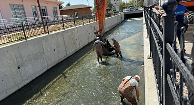 “Menderes Nehri Kanal Temizliği ve Mahalle Temizlikleri Tüm Hızıyla Devam Ediyor”