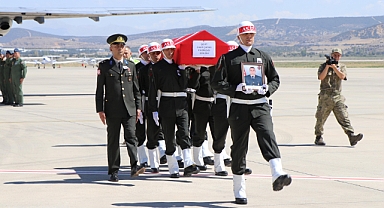 Şehidimiz Piyade Uzman Çavuş Onur Çapan’ın Naaşı Isparta Havalimanında Karşılandı.