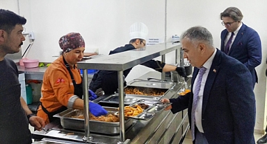 KAYMAKAM DURU ÖĞRENCİLERİMİZLE YEMEKTE BİR ARAYA GELDİ