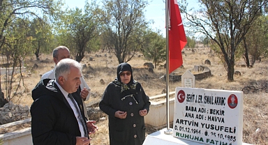 ŞEHİT J.ER İSMAİL AKKOÇ MEZARI BAŞINDA ANILDI.