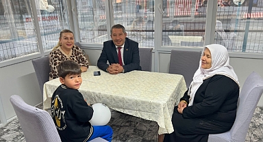 Belediye Başkanı Veysel Topçu, Eşi ile Birlikte Kızılay Kermesini Ziyaret Etti