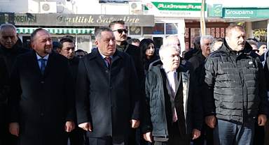 Dinar Belediye Başkanı Veysel Topçu, 24 Kasım Öğretmenler Günü Programlarına Katıldı