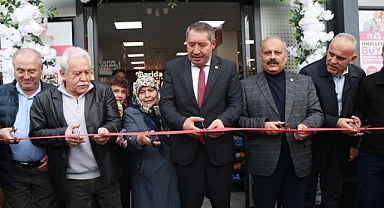 Dinar Belediye Başkanı Veysel Topçu, İyaş Dinar Çarşı Şubesinin Açılışına Katıldı