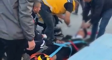 Dinar Çarşı Merkezde Motosiklet ve Araç Çarpıştı: Motor Sürücüsü Yaralandı