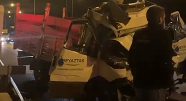 Dinar Yeni Sanayi Yolunda Feci Kaza: Tohum Yüklü Kamyon Tıra Çarptı